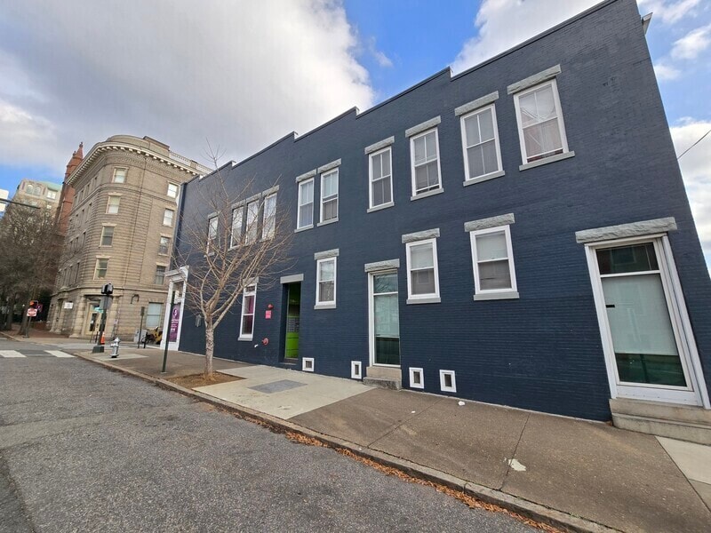 Primary Photo - 1 S 5th St