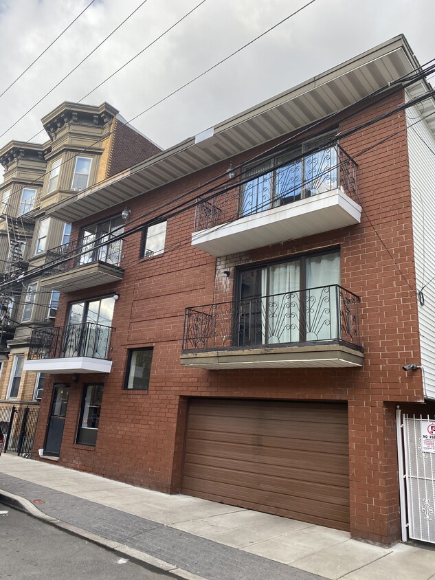 226 49th St Unit 5, Union City, NJ 07087 Condo for Rent in Union City