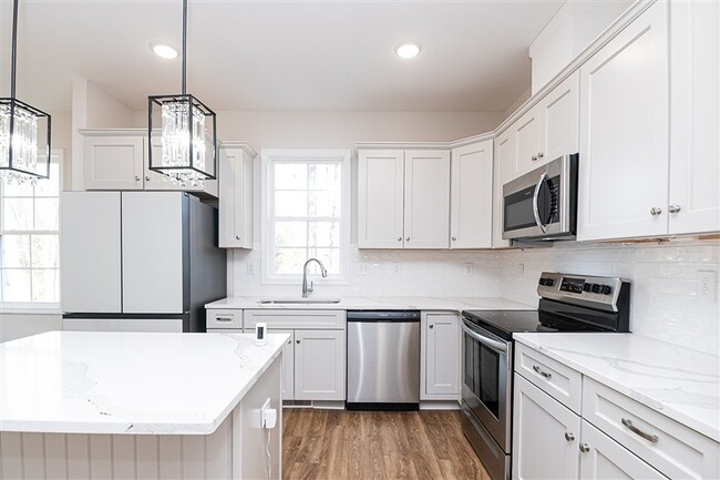 Building Photo - 4541 Gresham Dr