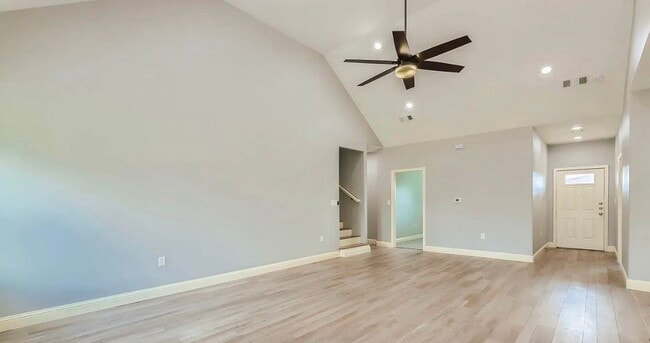 Building Photo - MOVE IN READY