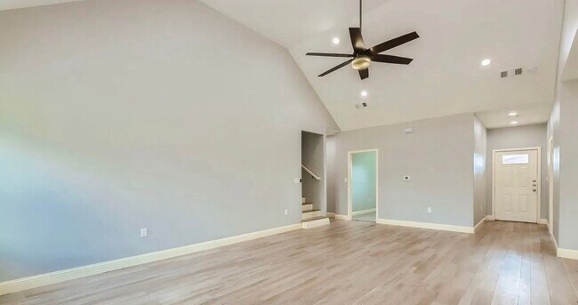 Foto del edificio - MOVE IN READY