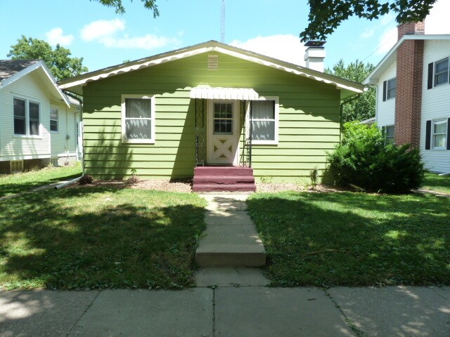 Exterior - 818 E Bloomington St
