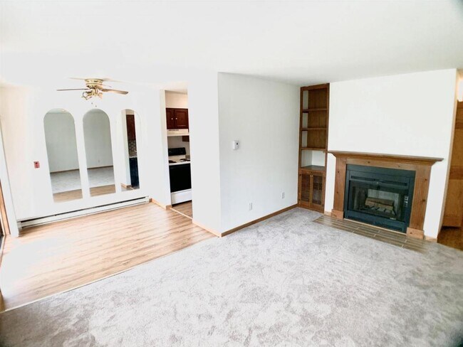 Foto del edificio - 6750 Park Ridge Rd #A