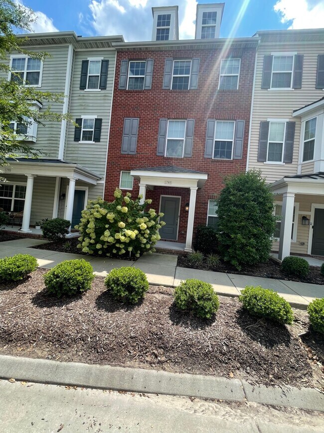 Building Photo - 1785 Perla Dr