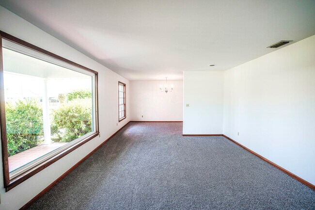 Foto del edificio - 323 Greenwood Cir
