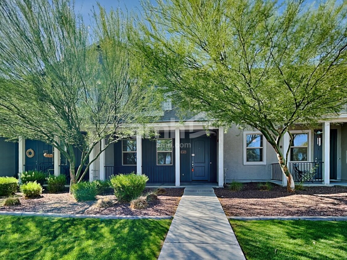 Primary Photo - 20736 W Thomas Rd