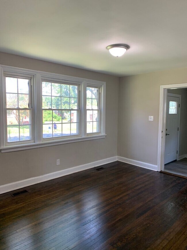 Building Photo - 4603 Eastover Ave