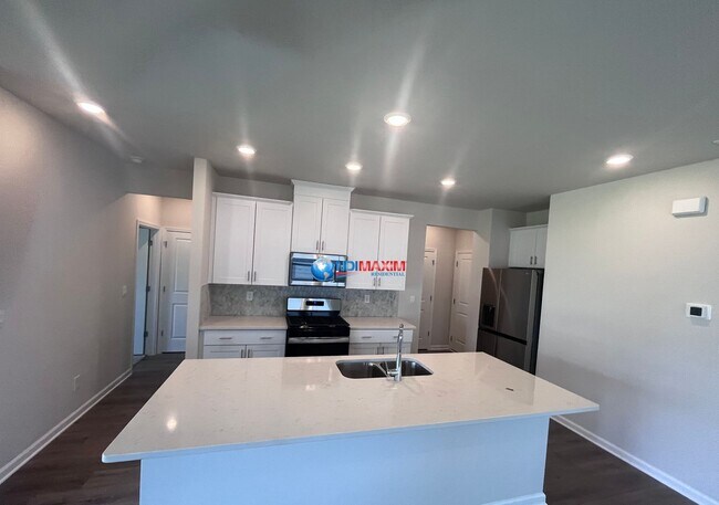 Foto del edificio - 4-bedroom house in gated community in Lawrenceville