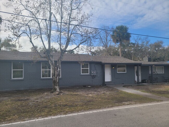 Foto del edificio - 1320 S Oleander Ave