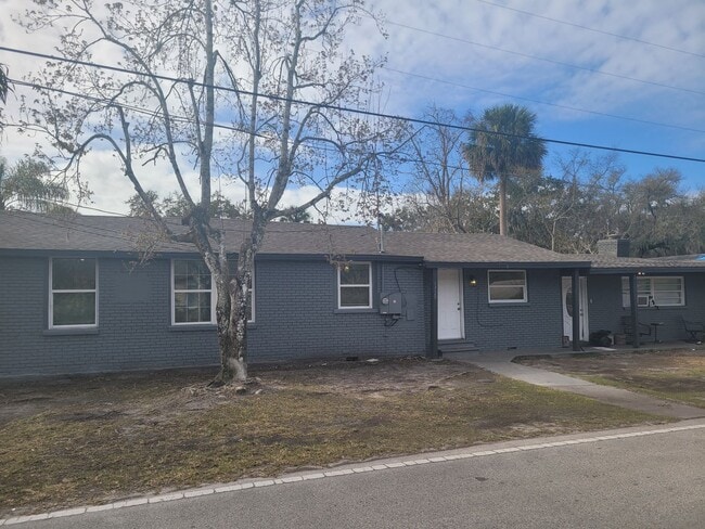 Building Photo - 1320 S Oleander Ave