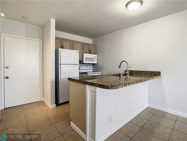 Building Photo - 2501 Riverside Dr