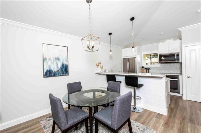 Building Photo - 517 Club Dr