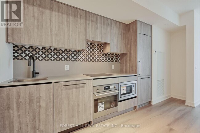 Photo du bâtiment - 5 Lakeview Ave