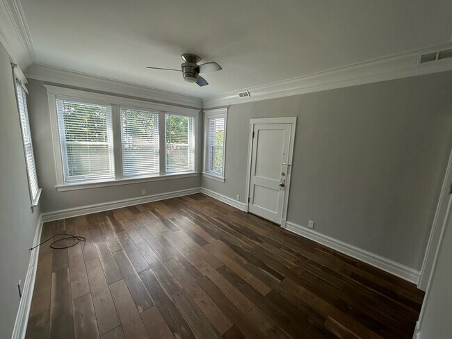 Foto del edificio - 5332 W Newport Ave
