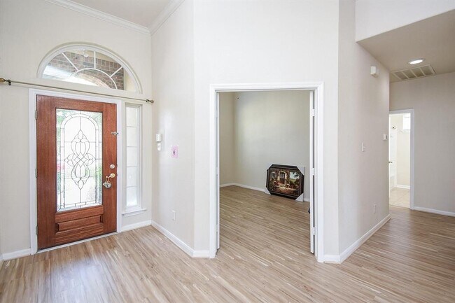 Foto del edificio - 6706 Oakman Ln