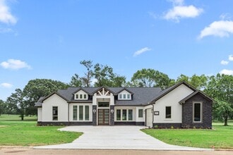 Building Photo - 210 Birdie Dr
