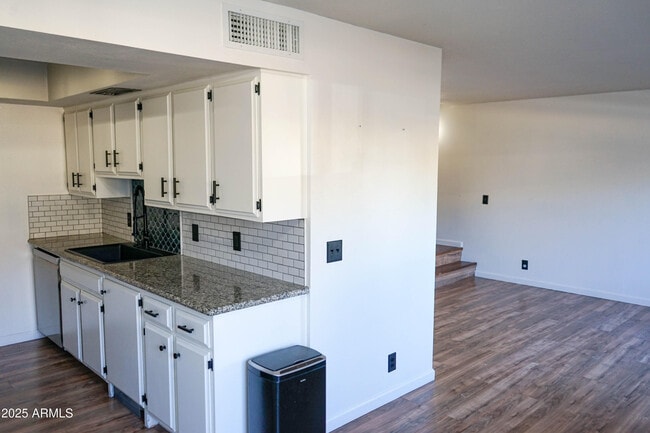 Foto del edificio - 1261 N 84th Pl