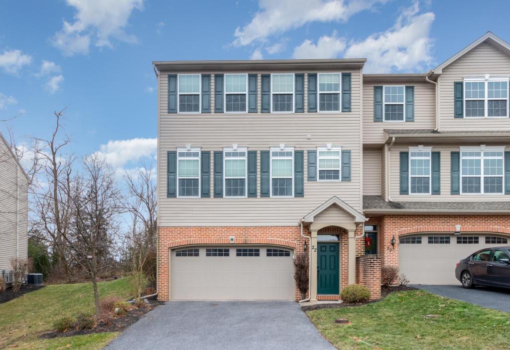 Primary Photo - 22 Dougherty Dr