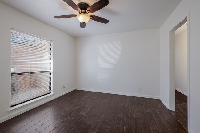 Building Photo - 6967 Sunset Village Dr