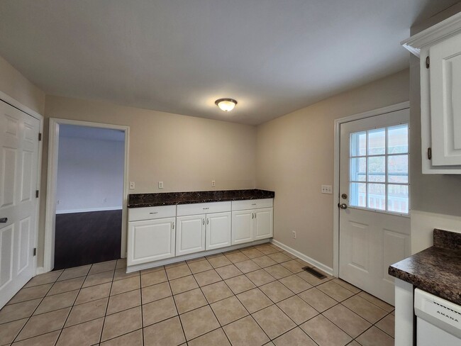 Building Photo - Spacious 5 bedroom 2 and a half bath home in Ringgold, GA