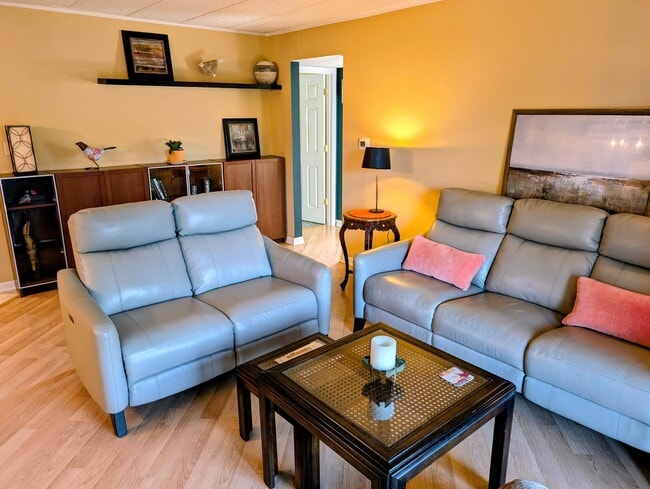 Foto del edificio - 5965 Lakeside Pl