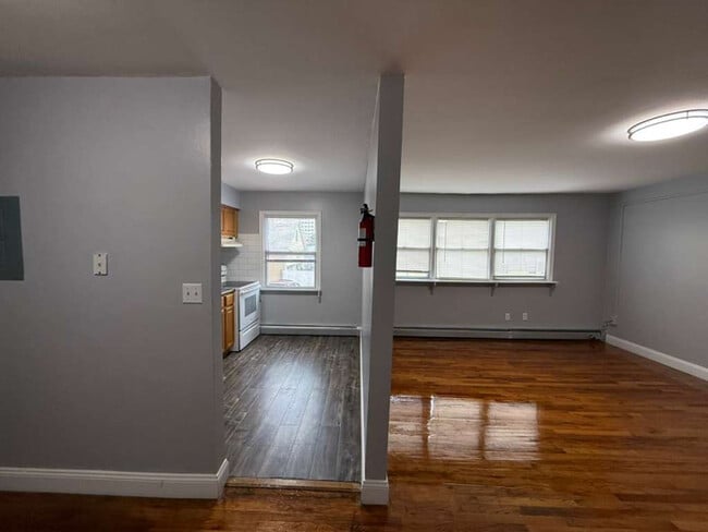 Building Photo - 364 Williamson St