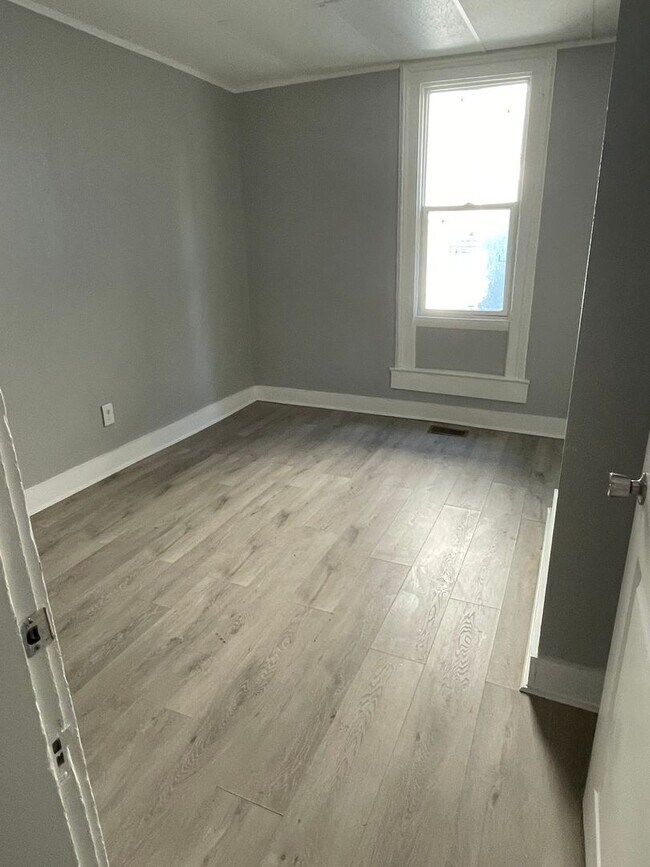 Foto del edificio - 419 W Howard St