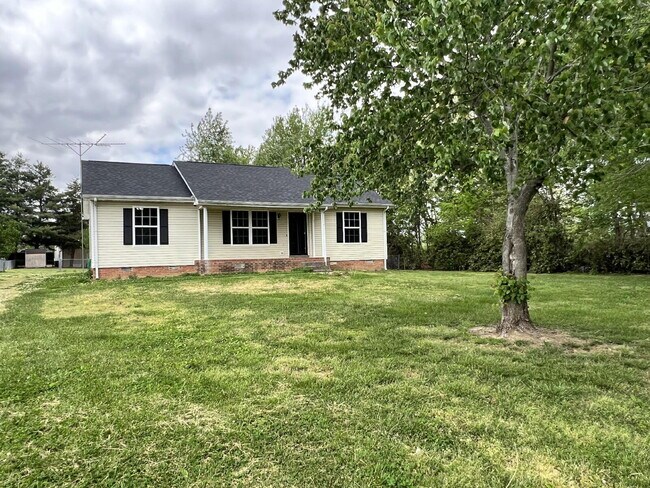 Foto del edificio - "Charming 3-Bedroom Haven with 2 Full Baths in Portland, TN – Your Cozy Retreat Awaits!"
