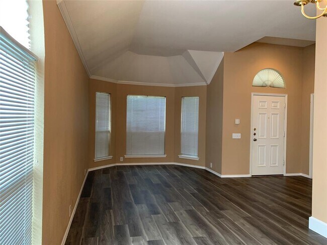 Foto del edificio - 6705 Misty Hollow Dr