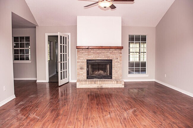 Foto del edificio - 112 Golf Course Dr