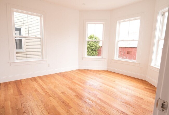 Foto del edificio - 8 Brookside Ave