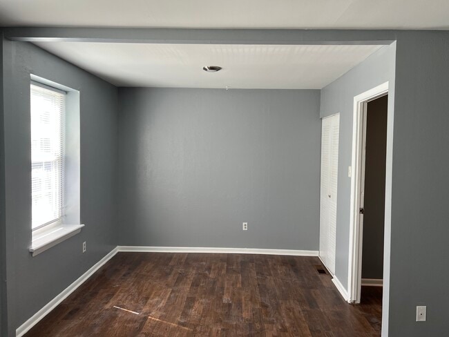 Building Photo - 1814 Regal Dr