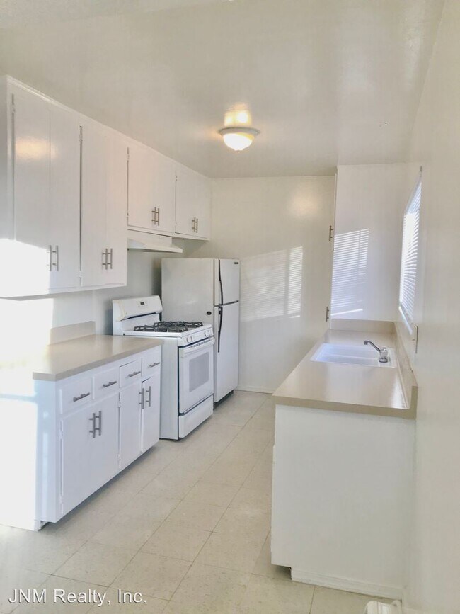 Foto del edificio - 6537-6543 Woodley Ave