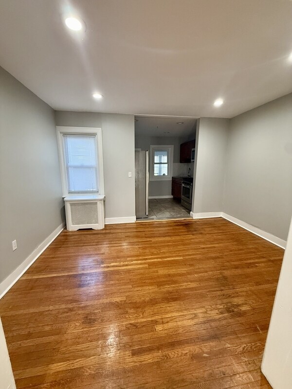 Building Photo - 123 N Gross St