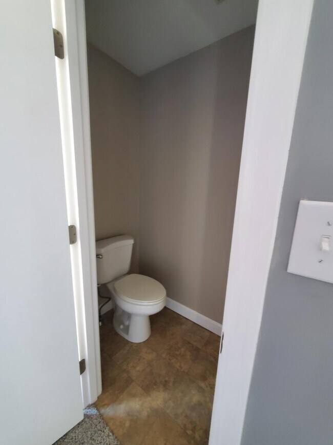 Foto del edificio - 5 Marc Dr