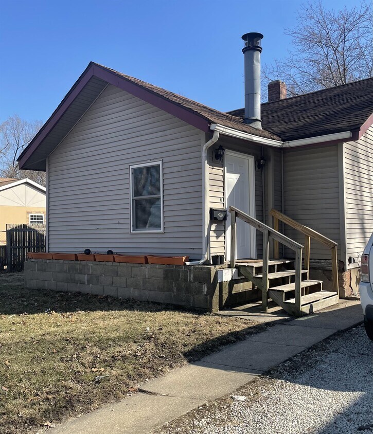 915 W Beardsley Ave, Champaign, IL 61821 House Rental in Champaign, IL