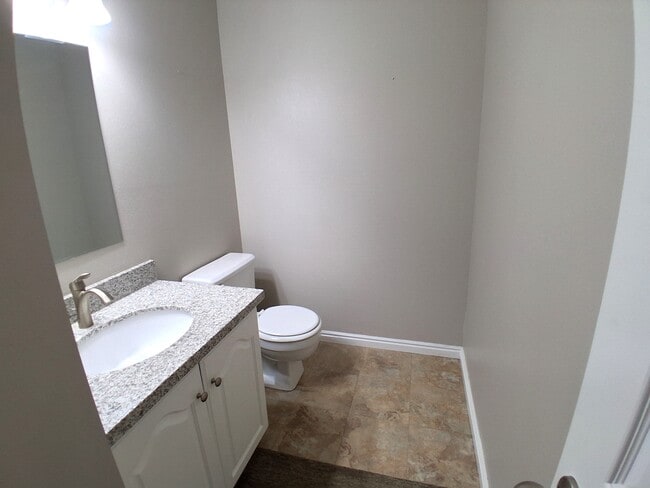 Foto del edificio - 986 900 E