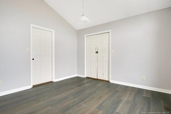 Foto del edificio - 5319 Thackeray Dr