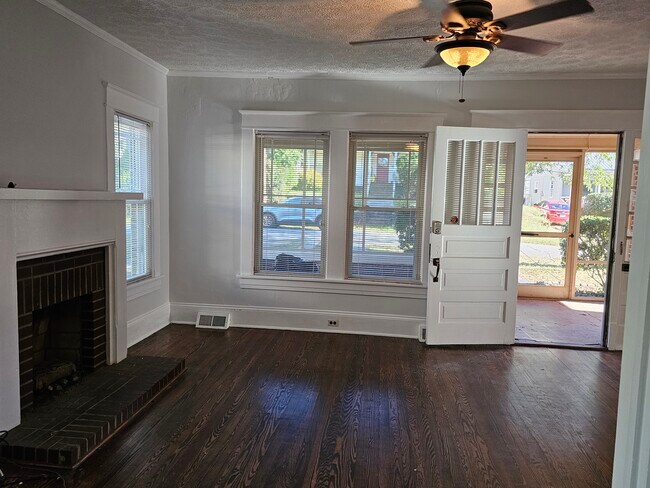 Foto del edificio - 920 N Church St