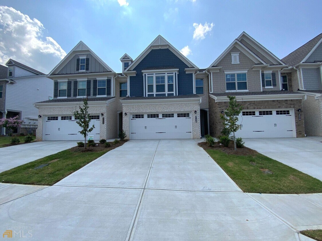 2190 Lanier Harbor Pt, Buford, GA 30519 Townhome Rentals in Buford GA