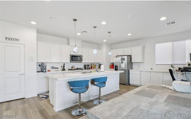 Foto del edificio - 10396 Thurso Ave