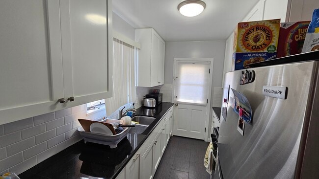 Building Photo - 581 Levering Ave