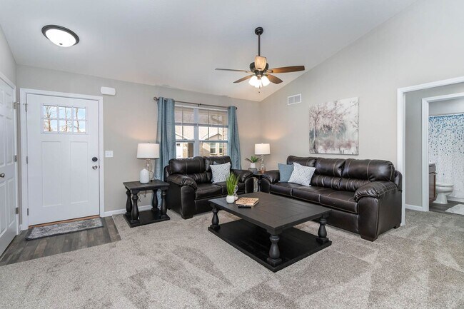 Building Photo - 10 W Persimmon Dr