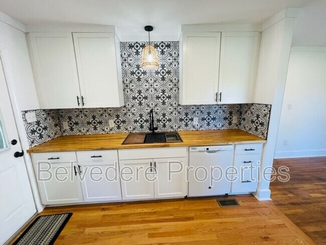 Foto del edificio - 2721 Stratford Dr