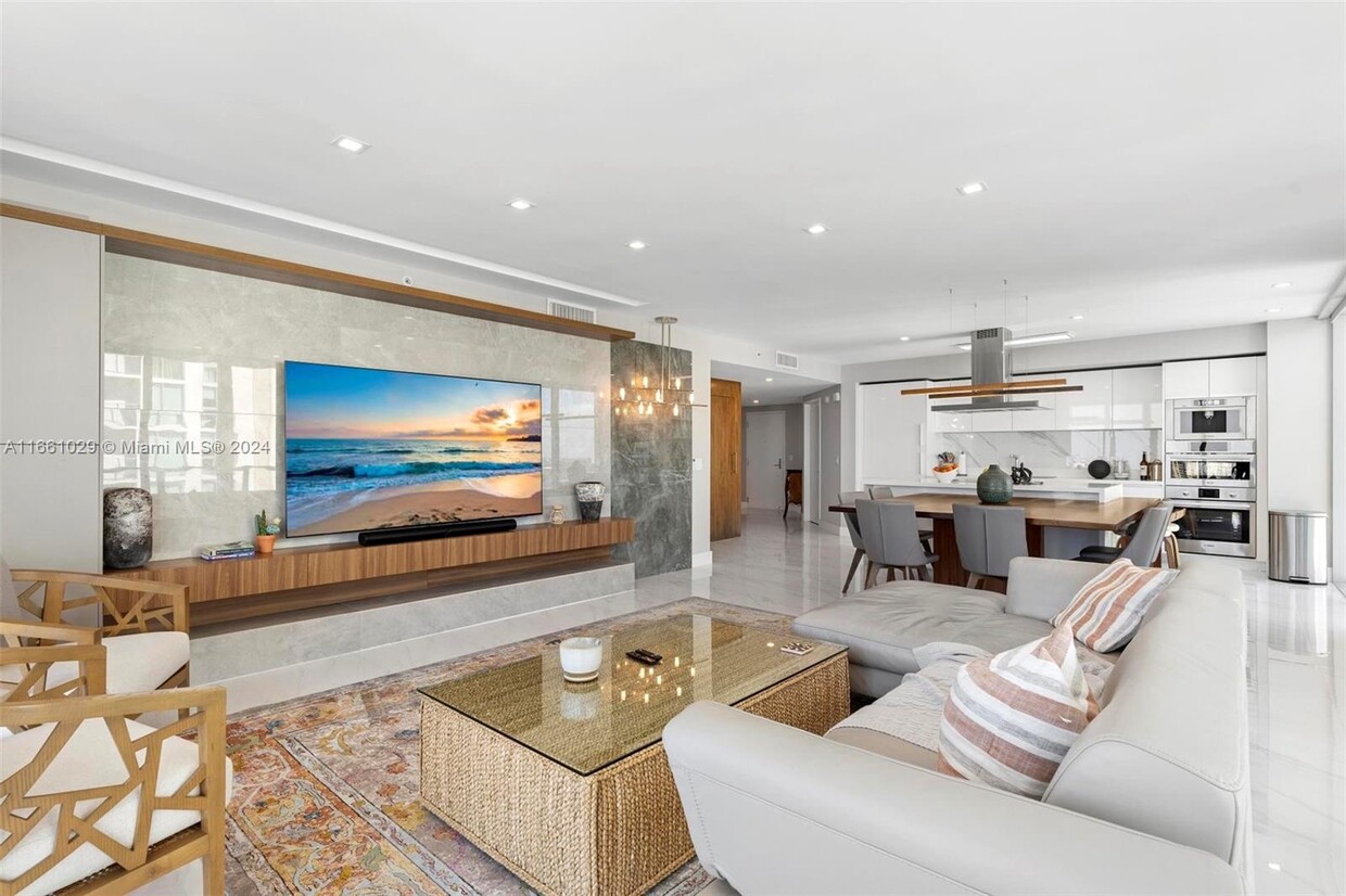 Foto principal - 300 Sunny Isles Blvd