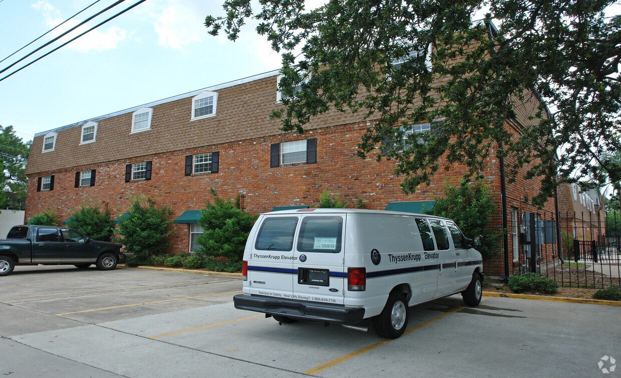 Foto del edificio - 3009 Ridgelake Dr