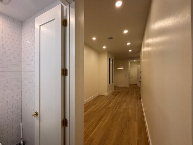 Foto del edificio - 50 Grace St