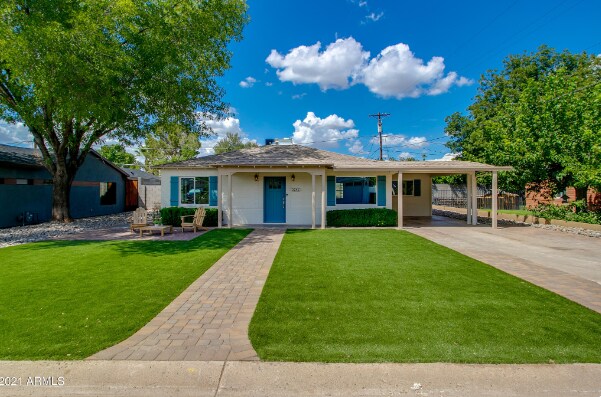 Foto del edificio - 3242 E Roma Ave