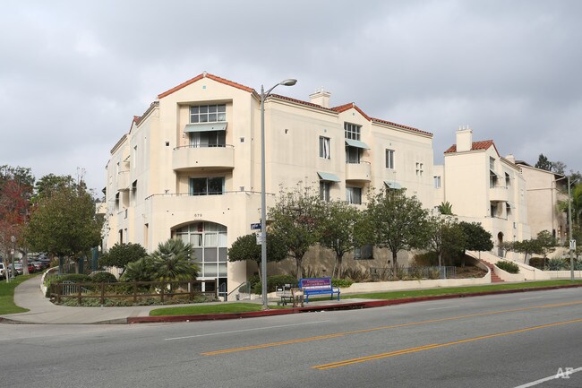 679 Gayley Ave Los Angeles Ca Apartments Los Angeles Ca Apartments Com