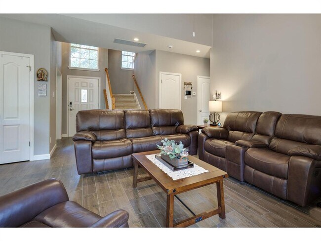 Foto del edificio - 5705 Fitchwood Ln